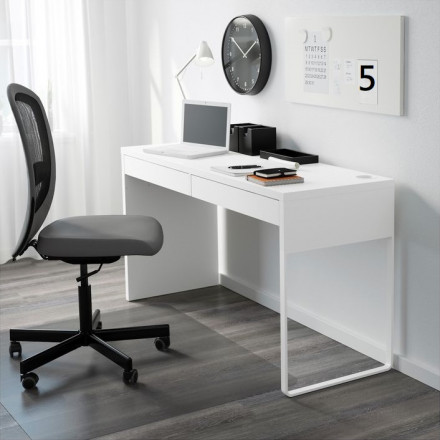Современная мебель Белый письменный стол аналог ИКЕА МИККЕ (IKEA MICKE), купить недорого в фирменном салоне магазине «Моя Мебель», всего за 14 990 руб.